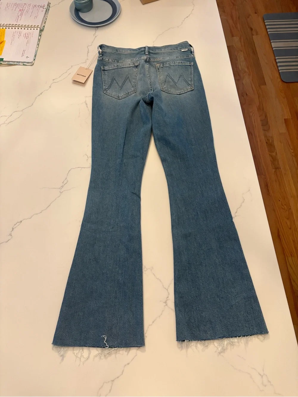 MOTHER  The Weekender Fray Jeans in Glow Up
